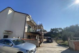 Kuća Stubalj, 446m2, mirna i pristupačna lokacija, Šibenik - Okolica, Haus