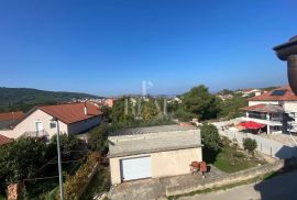 Kuća Stubalj, 446m2, mirna i pristupačna lokacija, Šibenik - Okolica, Casa