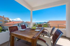 Luksuzna Vila sa 12 apartmana 560m2, Vodice, Vodice, Casa