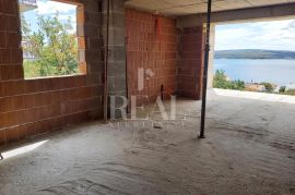 Dramalj, dvoetažni stan od 113 m2, novogradnja sa prekrasnim pogledom, Crikvenica, Stan