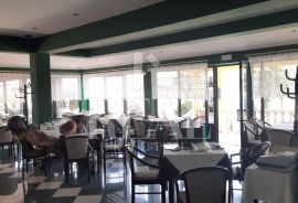 Umag, vila sa restoranom i  kuća sa 4 apartmana, Umag, Casa