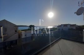 Stan 60m od mora 150m2 3S+DB, Vodice, Appartement