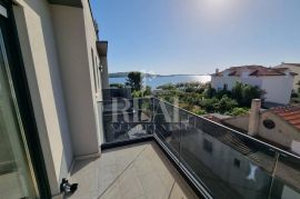 Stan 60m od mora 150m2 3S+DB, Vodice, Flat