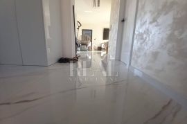 Stan 60m od mora 150m2 3S+DB, Vodice, Flat