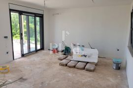 Kaštel, Kuća  160 m2 u izgradnji sa bazenom i okućnicom 800 m2, Buje, Maison