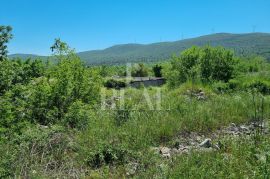 Građevinsko zemljište sa započetom gradnjom,2000 m2, Šibenik - Okolica, Γη