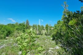 Građevinsko zemljište sa započetom gradnjom,2000 m2, Šibenik - Okolica, Γη