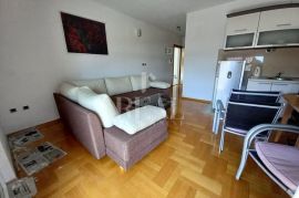 Namješten apartman 500 m od mora S+DB + terasa, Seget, Daire