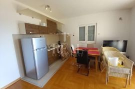 Namješten apartman 500 m od mora S+DB + terasa, Seget, Wohnung