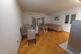 Studio apartman 400 m od mora sa terasom, Seget, Flat