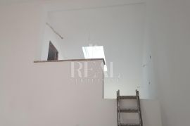 Rab, stan na atraktivnoj lokaciji blizu mora, 2S+DB, dva parkirna mjesta, Rab, Apartamento