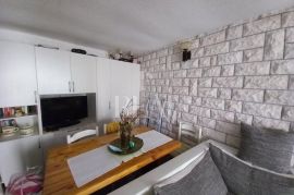 Vodice centar kuća u nizu 5 apartmana, Vodice, Famiglia