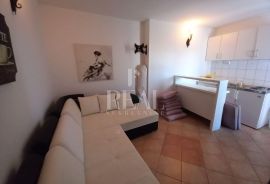 Vodice centar kuća u nizu 5 apartmana, Vodice, Famiglia