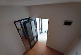 Vodice centar kuća u nizu 5 apartmana, Vodice, Famiglia