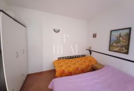 Vodice centar kuća u nizu 5 apartmana, Vodice, Famiglia