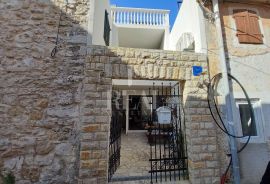 Vodice centar kuća u nizu 5 apartmana, Vodice, Famiglia