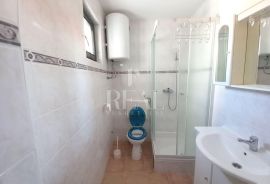 Vodice centar kuća u nizu 5 apartmana, Vodice, Famiglia