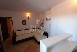 Vodice centar kuća u nizu 5 apartmana, Vodice, Famiglia