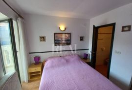 Vodice centar kuća u nizu 5 apartmana, Vodice, Famiglia