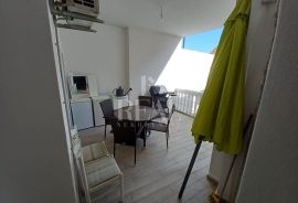 Vodice centar kuća u nizu 5 apartmana, Vodice, Famiglia