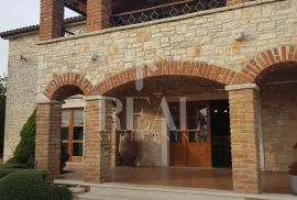 Baderna, prekrasna vila sa bazenom i okućnicom od 820 m2, Poreč, House