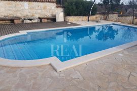 Baderna, prekrasna vila sa bazenom i okućnicom od 820 m2, Poreč, House