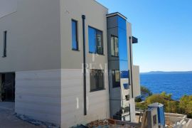 Vila drugi red od mora,340 m2, Trogir, Haus