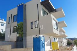 Vila drugi red od mora,340 m2, Trogir, Maison