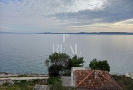 Vila drugi red od mora,340 m2, Trogir, Haus