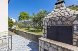 Novi Vinodolski, samostojeća kuća, P+2, 250 m2, Novi Vinodolski, Famiglia