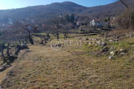 Kuća sa mogućnošću nadogradnje sa velikom okućnicom i prekrasnim pogledom na Kvarner, Matulji, Casa