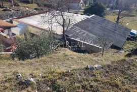 Kuća sa mogućnošću nadogradnje sa velikom okućnicom i prekrasnim pogledom na Kvarner, Matulji, Casa