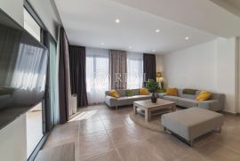 Vila u Trogiru 363 m2 90m od mora, Trogir, بيت