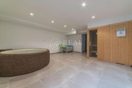 Vila u Trogiru 363 m2 90m od mora, Trogir, بيت