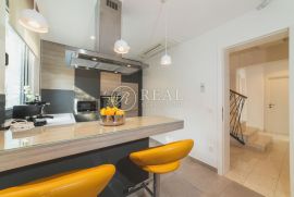 Vila u Trogiru 363 m2 90m od mora, Trogir, بيت