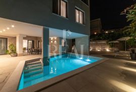 Vila u Trogiru 363 m2 90m od mora, Trogir, بيت