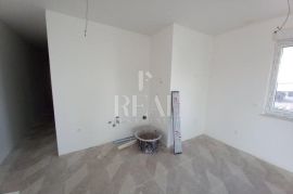 Seget Vranjica stan 93 m2 s terasom i pogledom +vrt, Seget, Appartamento