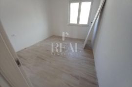 Seget Vranjica stan 93 m2 s terasom i pogledom +vrt, Seget, Appartamento