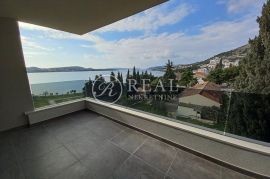 Stan 3S+DB 132 m2 80 m od mora, Trogir, Kвартира