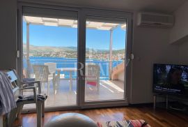 Kuća 5 apartmana,362 m2,okućnica,parking,100 m od mora, Trogir, Haus