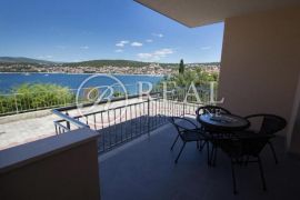 Kuća 5 apartmana,362 m2,okućnica,parking,100 m od mora, Trogir, Haus