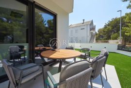 Eksluzivna villa sa bazenom,370 m2,S+P+2,garaža,pogled na more, Trogir, Дом