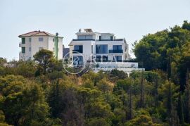 Eksluzivna villa sa bazenom,370 m2,S+P+2,garaža,pogled na more, Trogir, Дом