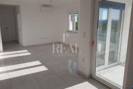 Dramalj, prekrasan stan sa tri spavaće sobe od 107 m2, Crikvenica, Apartamento