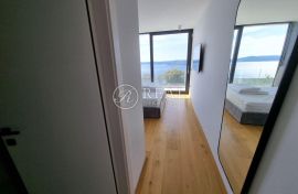 Prekrasna villa s bazenom ,250 m2 ,pogled na more!, Crikvenica, Casa