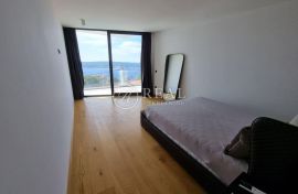 Prekrasna villa s bazenom ,250 m2 ,pogled na more!, Crikvenica, Casa