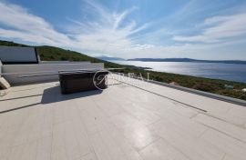 Prekrasna villa s bazenom ,250 m2 ,pogled na more!, Crikvenica, Casa