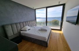 Prekrasna villa s bazenom ,250 m2 ,pogled na more!, Crikvenica, Casa