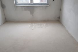 Rovinj, nekoliko minuta vožnje do centra, stan od 85 m2, 2S+DB, Rovinj, Appartment