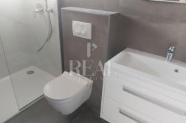 Rovinj, nekoliko minuta vožnje do centra, stan od 85 m2, 2S+DB, Rovinj, Appartment